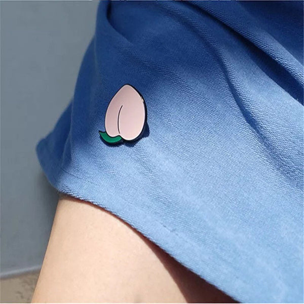 Cute new peach pins-enemal pins-kawaii pins-kids pins- Good birthday Gift pins-Bag pins-Jacket pins-Hat pins-Classmate pins-graduate gift